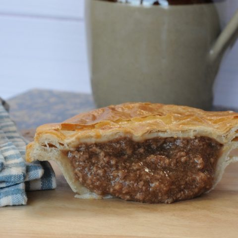 10 traditional minced beef pies | The London pie n mash pie